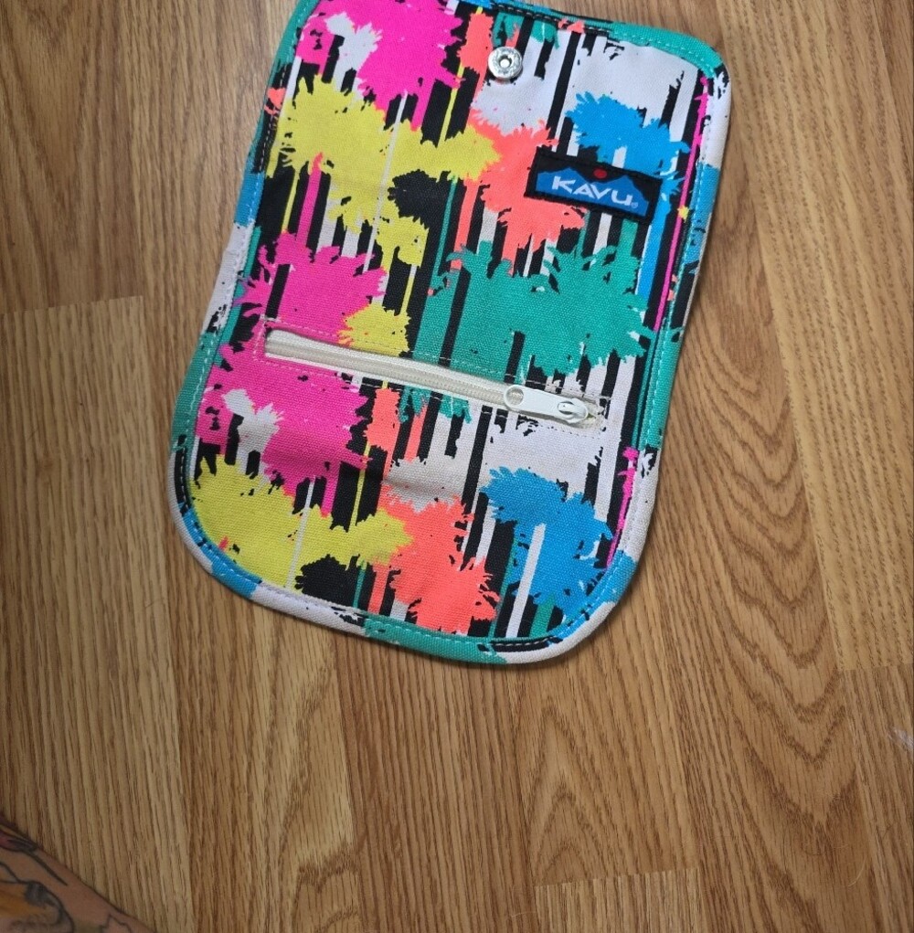 Kavu Paint-Splash Wallet - Picture 2 of 3